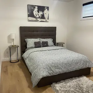https://stylish-2-bedroom-suite-in-sw-close-to-windermere.edmonton-hotels.net
