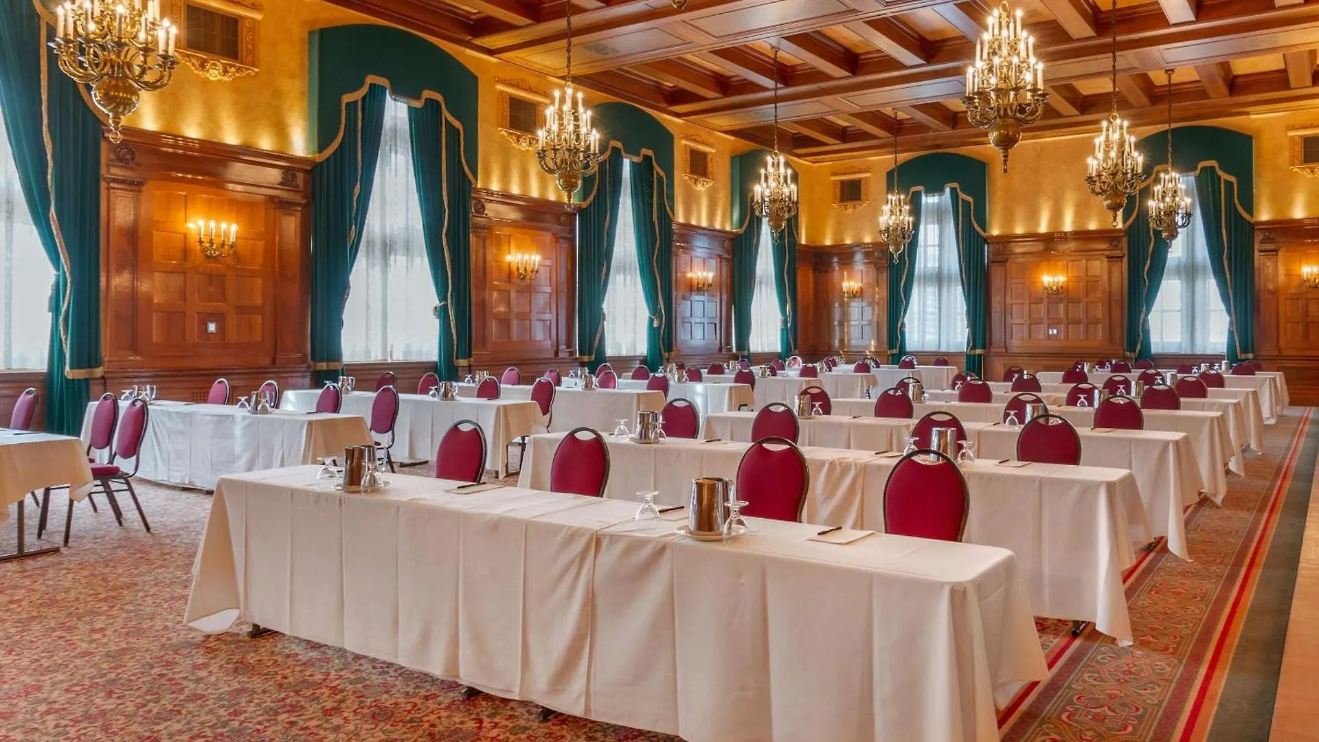 The Fort Garry Hotel Spa And Conference Centre, Ascend Hotel Collection Winnipeg